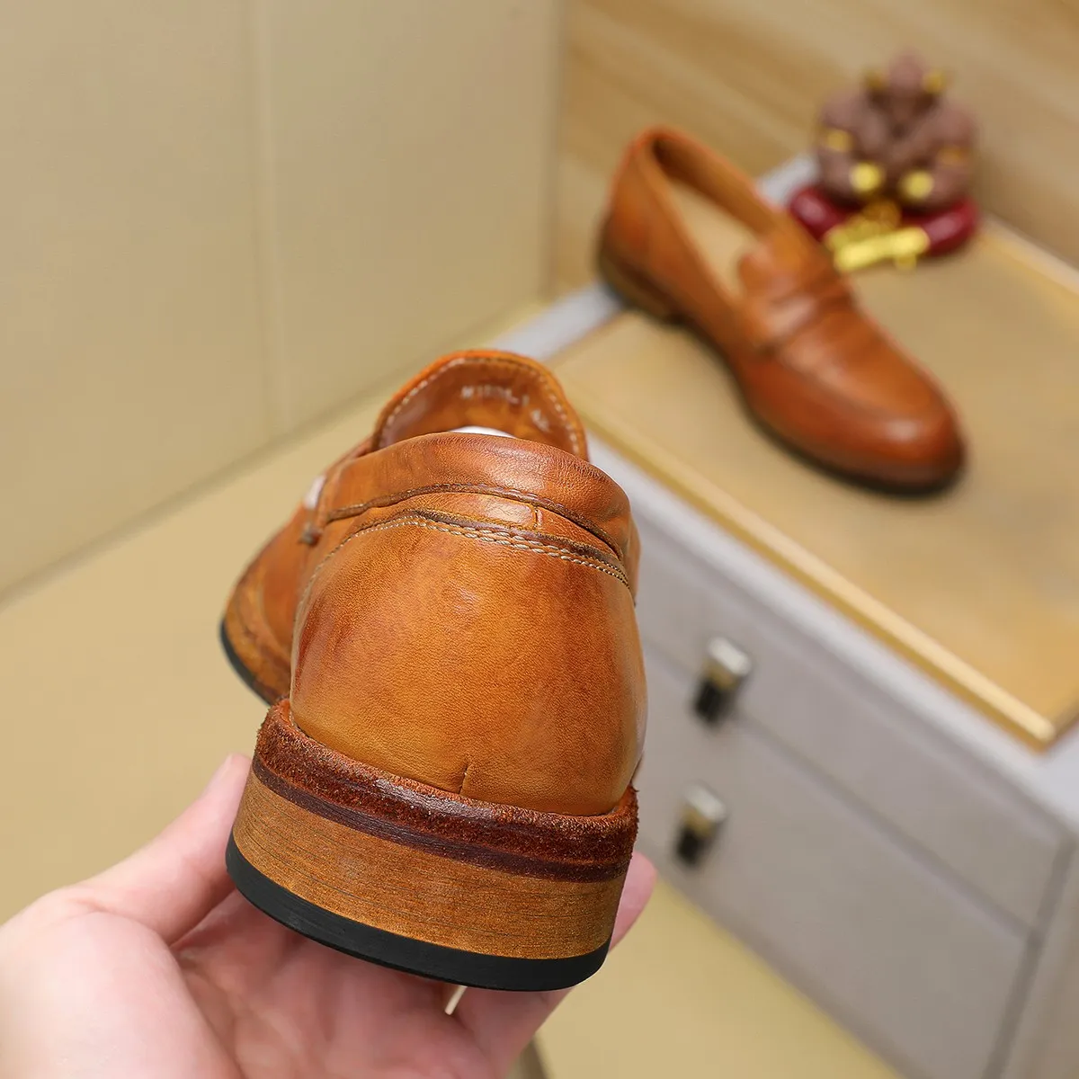 Men's shoes 💰920 💰 Louis Vuitton LV ® Autumn and Winter 🆕 models 🔛Full shoe counter First layer cowhide, 🐂Leather lined casual shoes for men, super soft outsole, a must for driving. Counter synchronization Original first layer cowhide Completely 1:1 mold customization 🌹Top version, 3 colors available! Number: 38-45 (37.46. Customized)